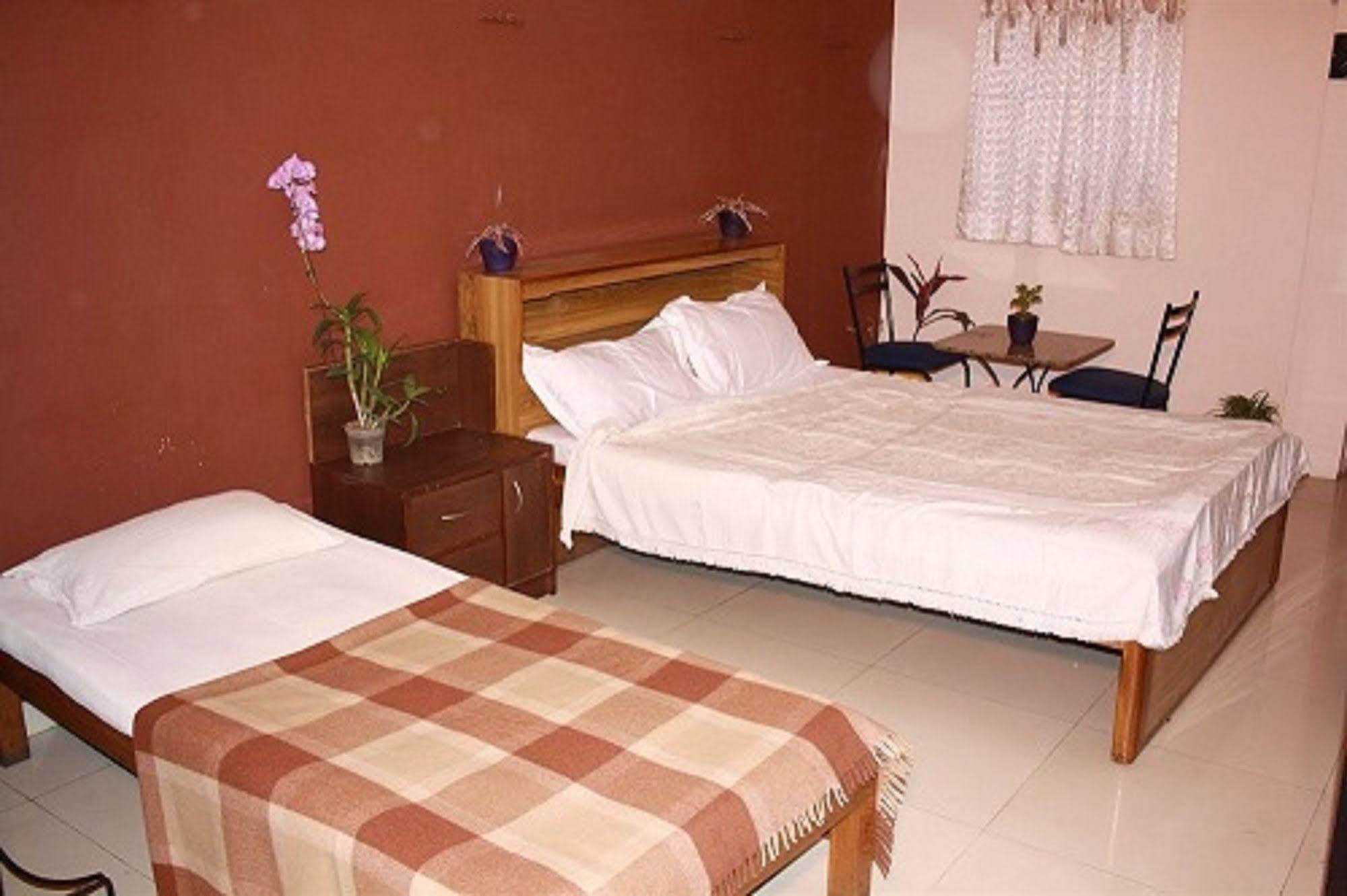 Hotel Minerva Residency à Bangalore Extérieur photo
